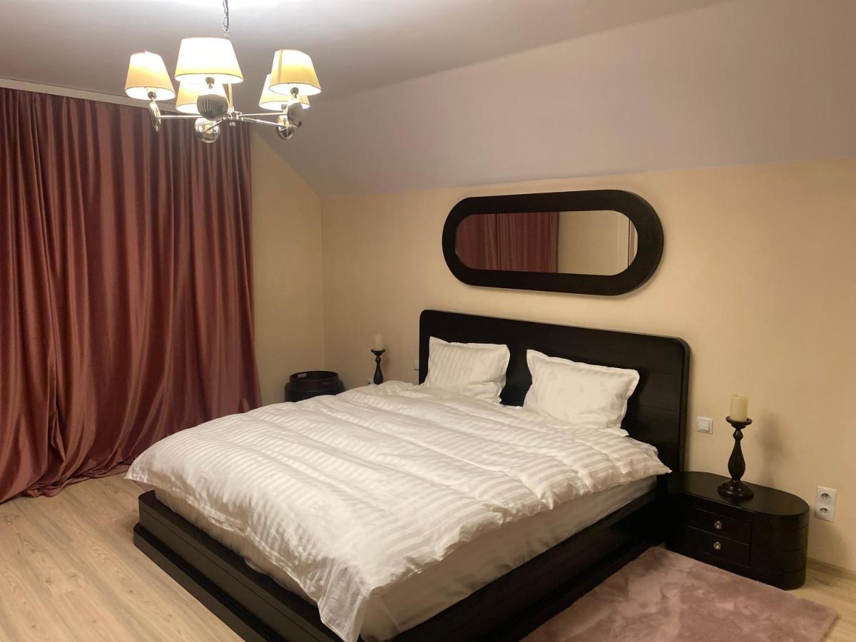 Janine Garden Hotel Brasov Ngoại thất bức ảnh