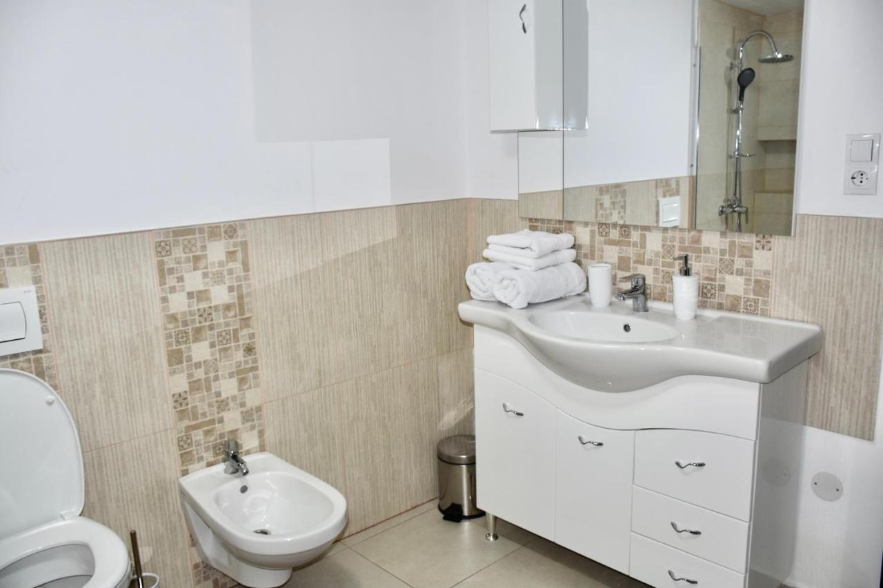 Janine Garden Hotel Brasov Ngoại thất bức ảnh