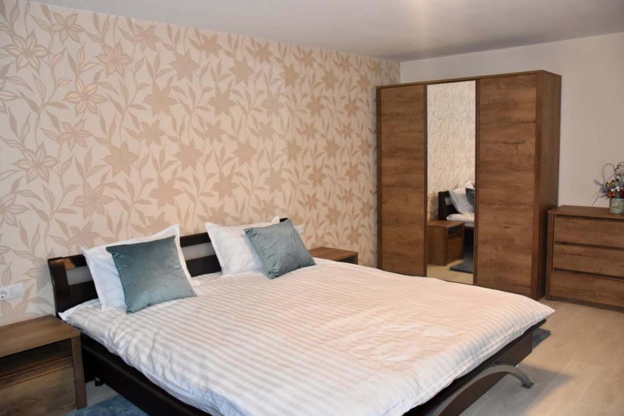 Janine Garden Hotel Brasov Ngoại thất bức ảnh