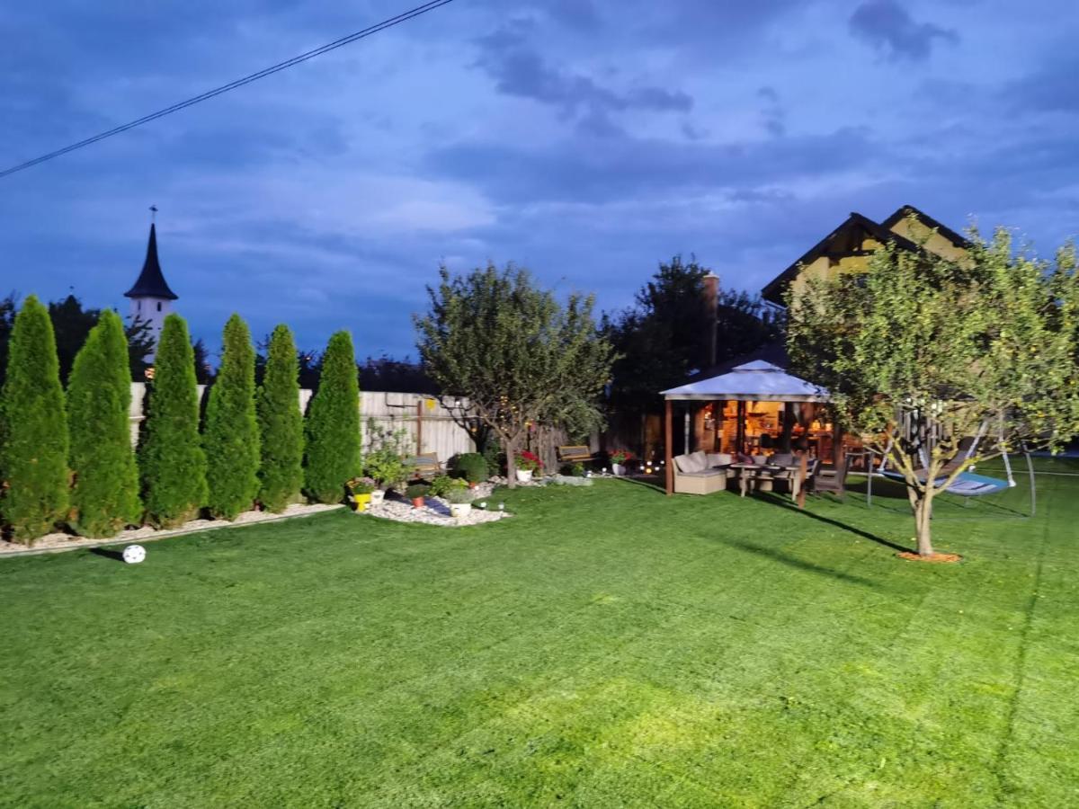 Janine Garden Hotel Brasov Ngoại thất bức ảnh