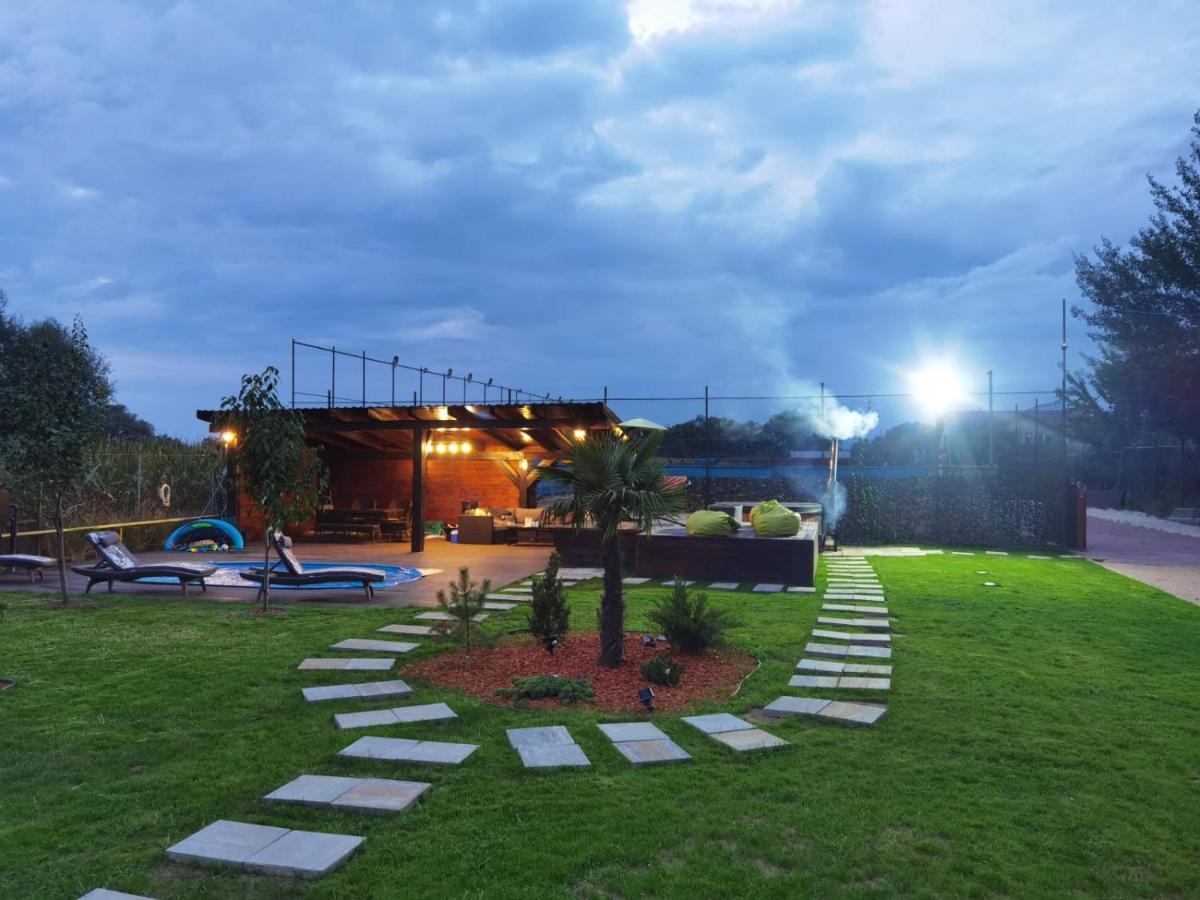 Janine Garden Hotel Brasov Ngoại thất bức ảnh