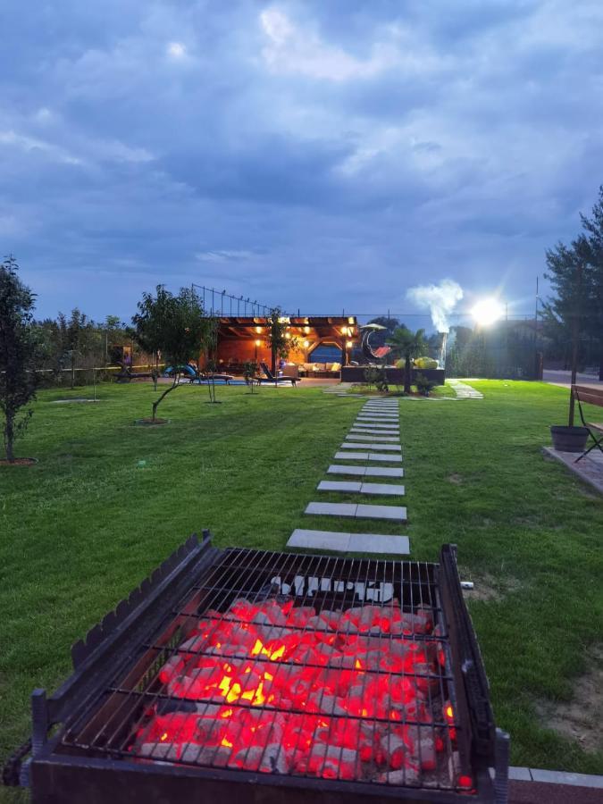 Janine Garden Hotel Brasov Ngoại thất bức ảnh