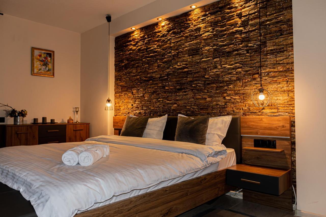 Janine Garden Hotel Brasov Ngoại thất bức ảnh