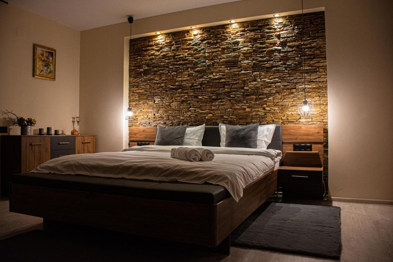 Janine Garden Hotel Brasov Ngoại thất bức ảnh