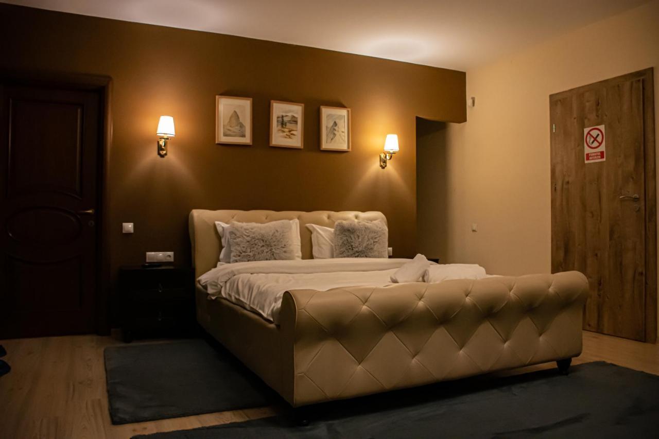 Janine Garden Hotel Brasov Ngoại thất bức ảnh