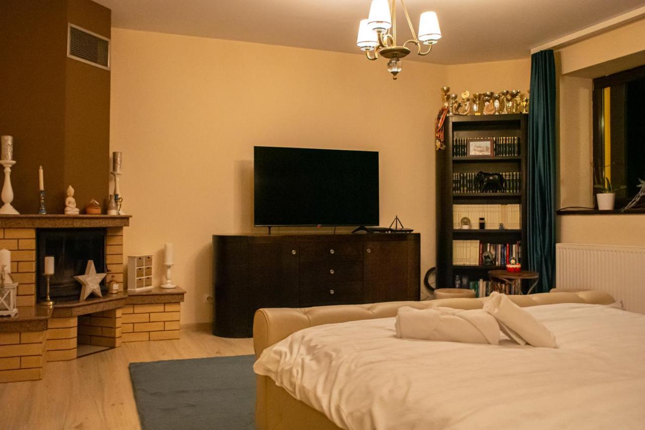 Janine Garden Hotel Brasov Ngoại thất bức ảnh