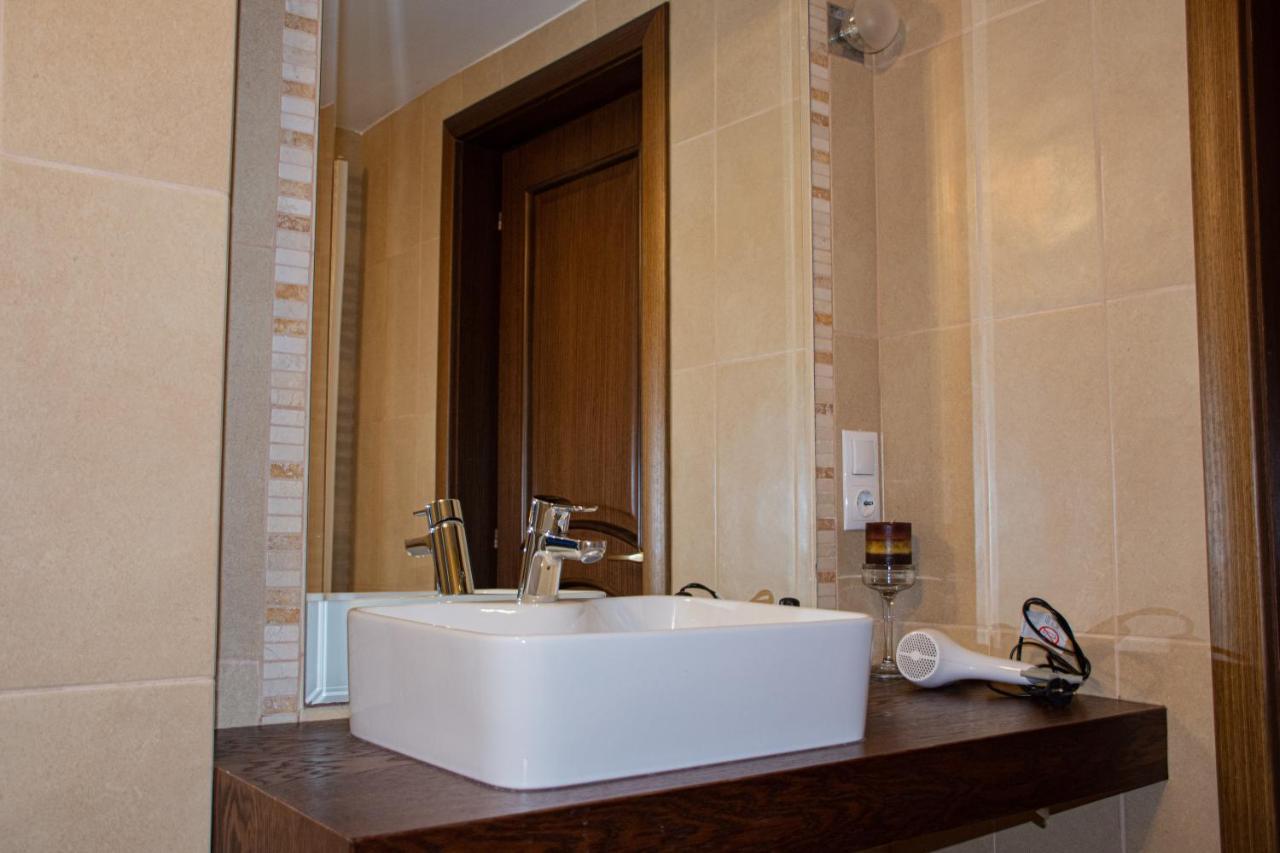 Janine Garden Hotel Brasov Ngoại thất bức ảnh