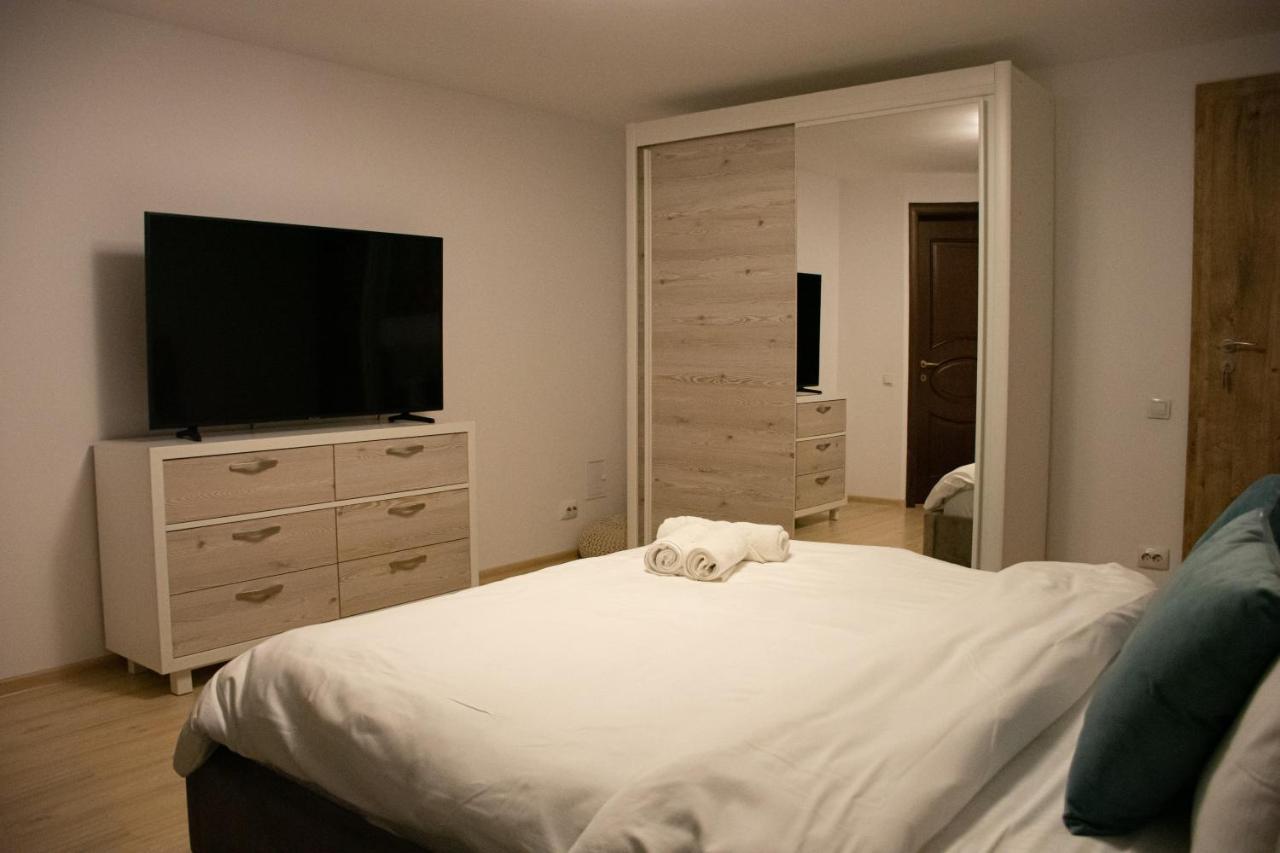 Janine Garden Hotel Brasov Ngoại thất bức ảnh