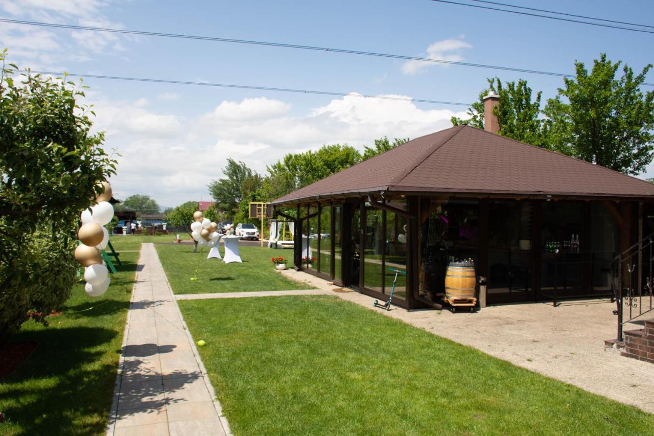 Janine Garden Hotel Brasov Ngoại thất bức ảnh