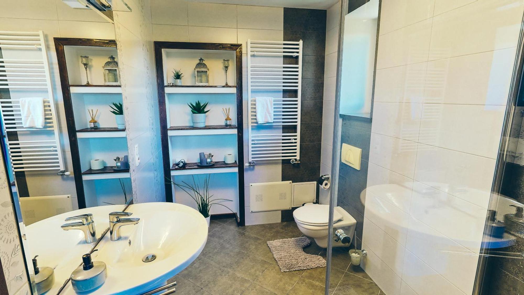 Janine Garden Hotel Brasov Ngoại thất bức ảnh
