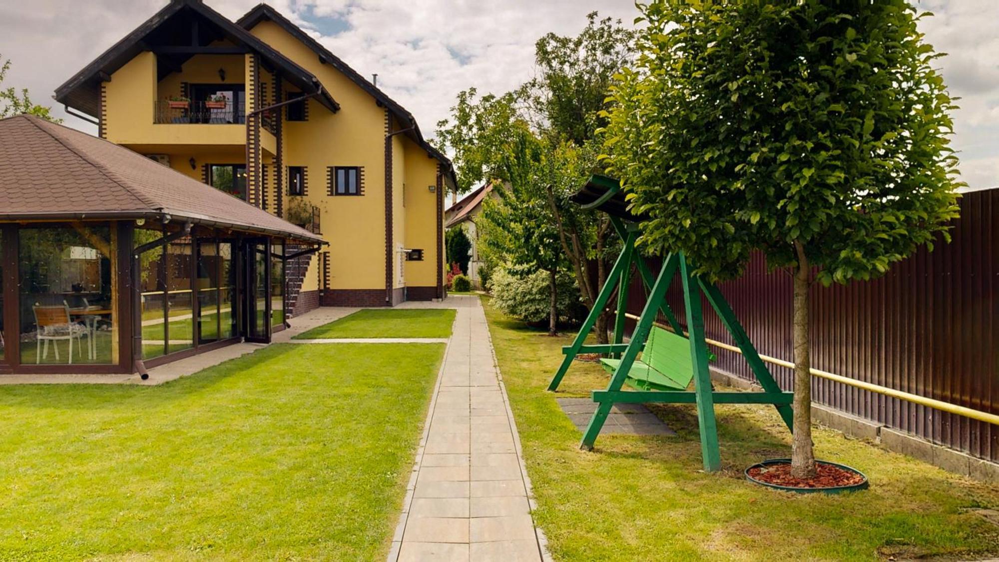 Janine Garden Hotel Brasov Ngoại thất bức ảnh