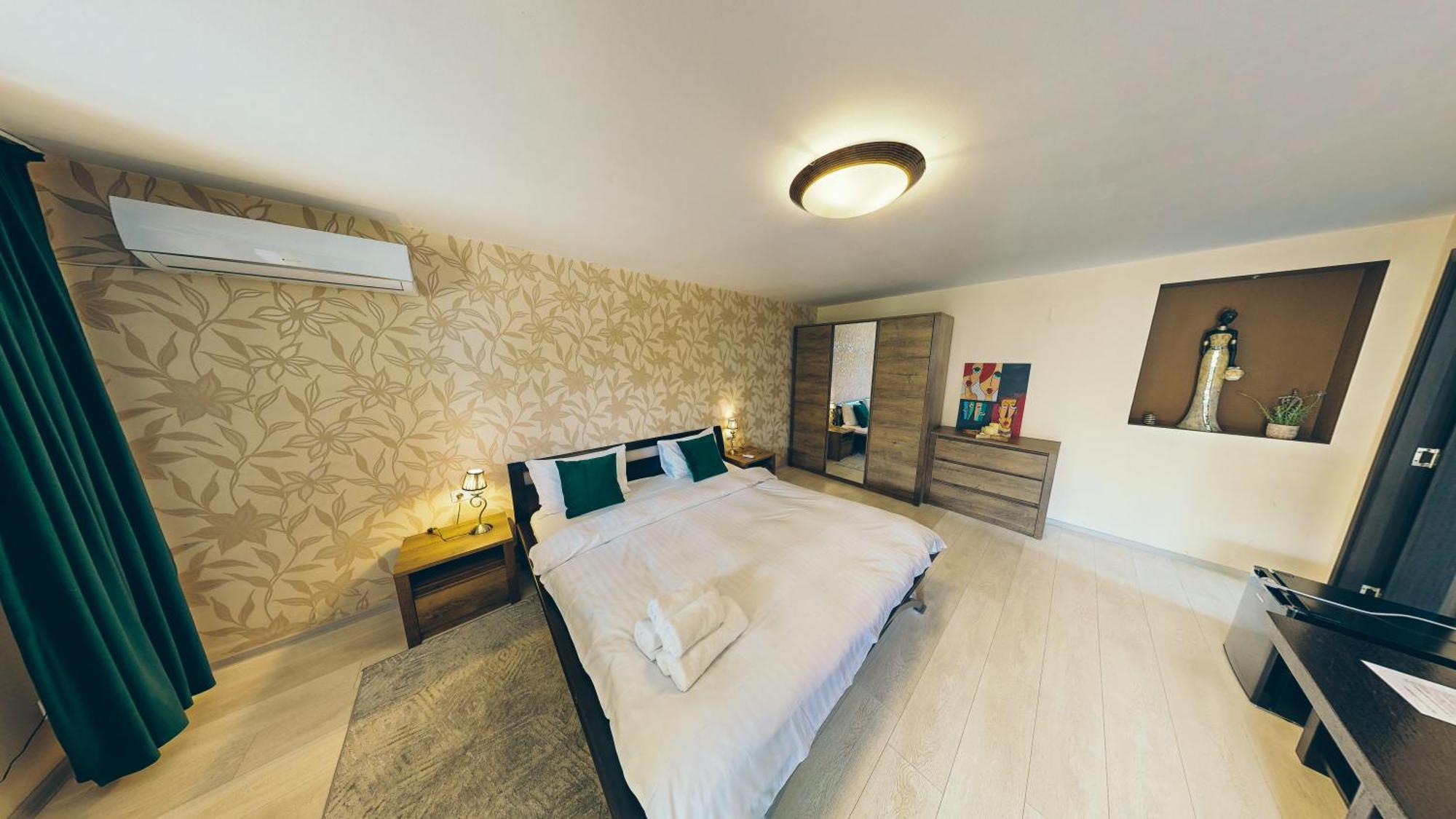 Janine Garden Hotel Brasov Ngoại thất bức ảnh