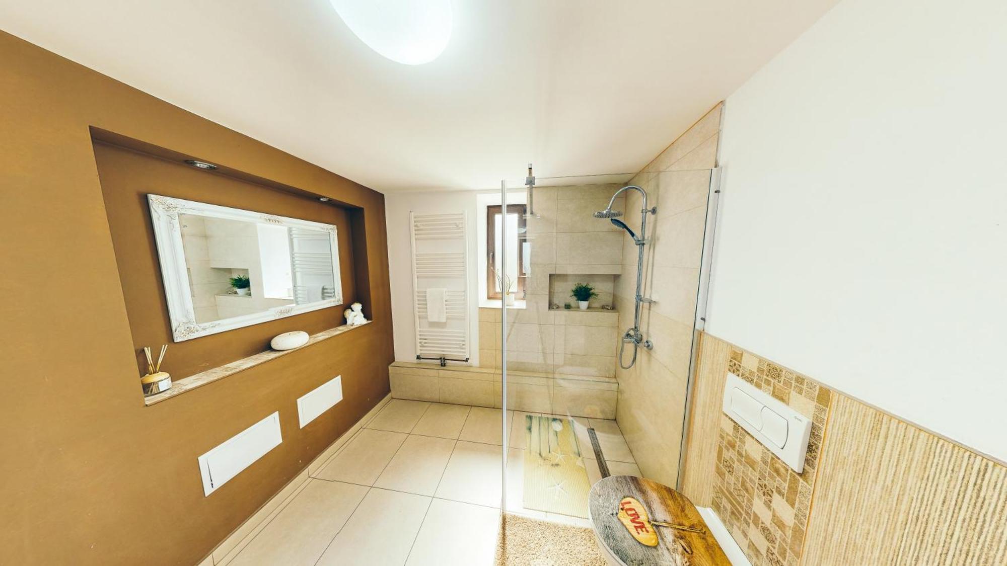 Janine Garden Hotel Brasov Ngoại thất bức ảnh