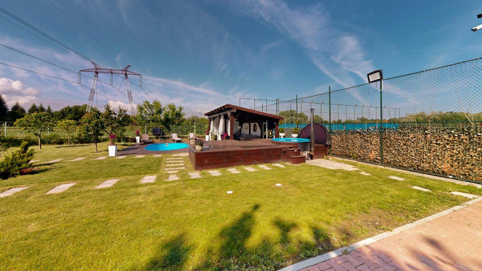 Janine Garden Hotel Brasov Ngoại thất bức ảnh